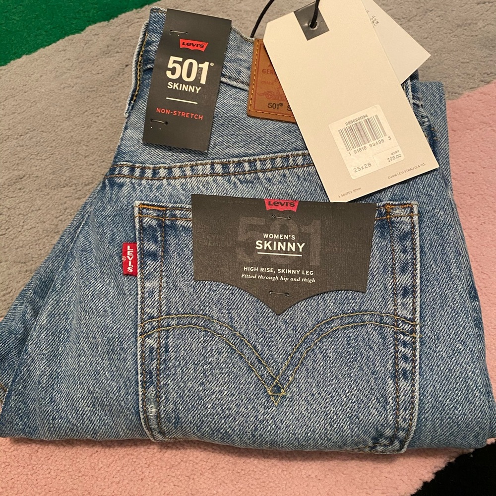 Levi’s 501 Skinny in Can’t Touch This